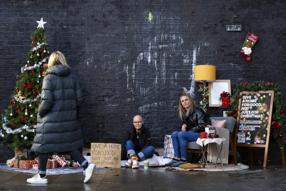 Single Homeless Project’s Festive ‘Sitting Room’ Highlights Homelessness in London