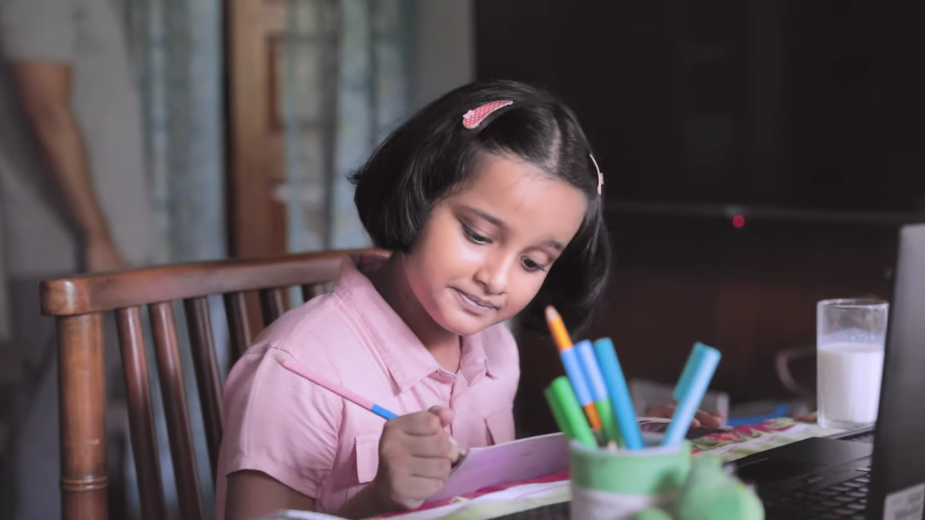 Axis Bank Mirrors People's Resilience to Promote Full Power Digital Account in New Campaign