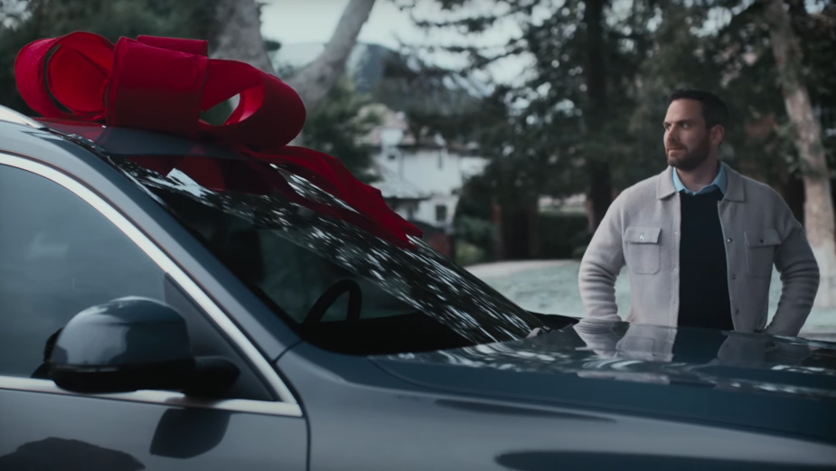 BMW Turns an Unlucky Event into a Holiday Homecoming for Festive Spot