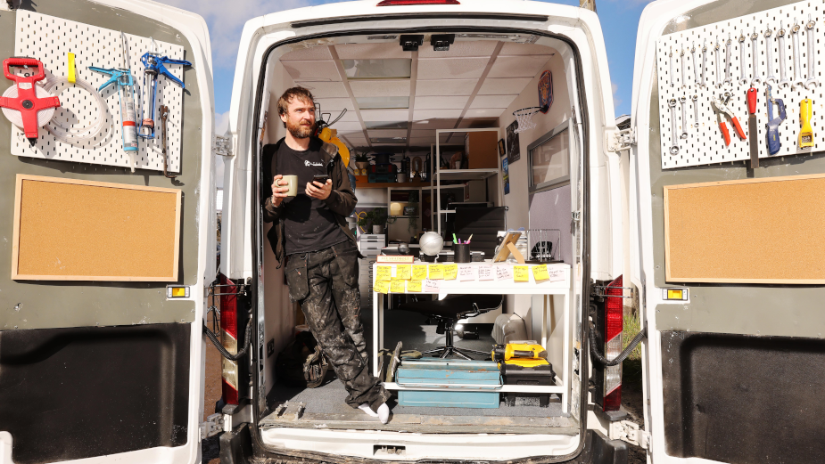 Direct Line Turns a Van into an Office to Spotlight Tool Theft    
