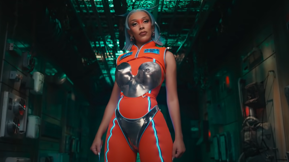 Get into it doja перевод. Doja Cat Yuh. Doja Cat get into it Yuh. Doja Cat фит с кем в 2022. Doja Cat Now.