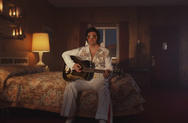 Elvis Impersonators of the World Unite in Joyful Apple Ad