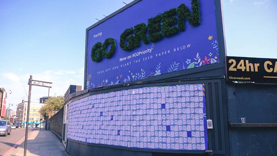 O2 Encourages the UK to Go Green with Living Billboard 