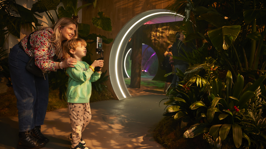First Visitors Step into EE's 5G Powered Green Planet AR Experience on Regent Street