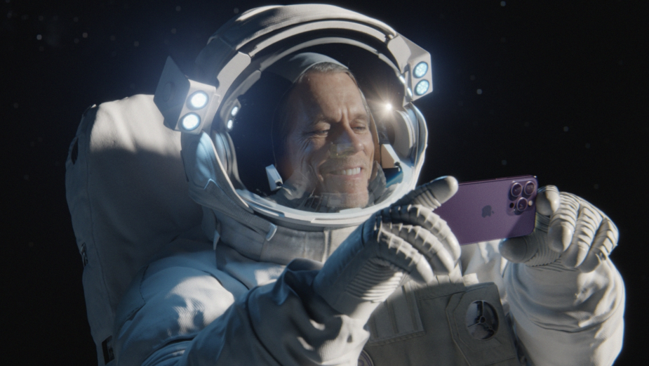 Kevin Bacon appelle les Britanniques à rêver grand avec l'iPhone 14 sur EE