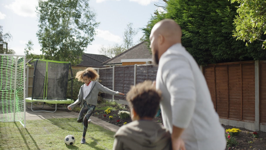 Screwfix Shows Families How to Enjoy Football from Home in New Sky Sports and ITV Idents