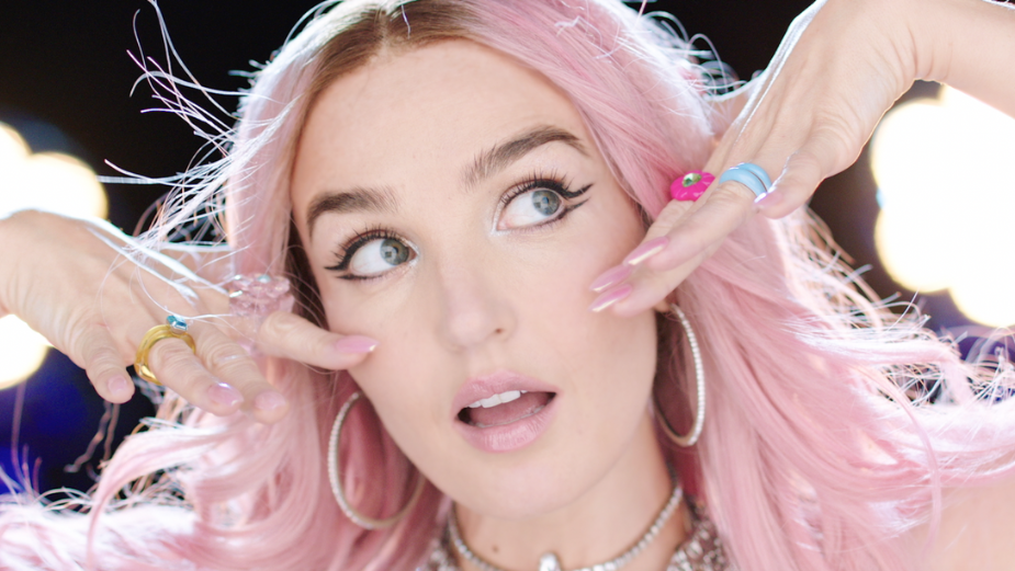 SNL’s Chloe Fineman Poses as a 2000’s Popstar in ‘Ugly Cry’ Campaign for Maybelline New York