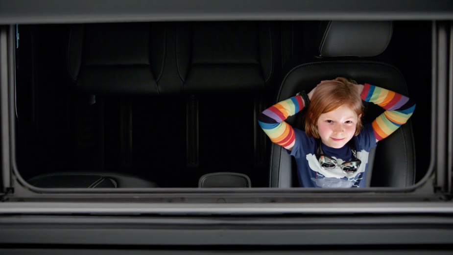Mercedes-Benz V-Class Spot Showcases the Perfect Options for Large Families