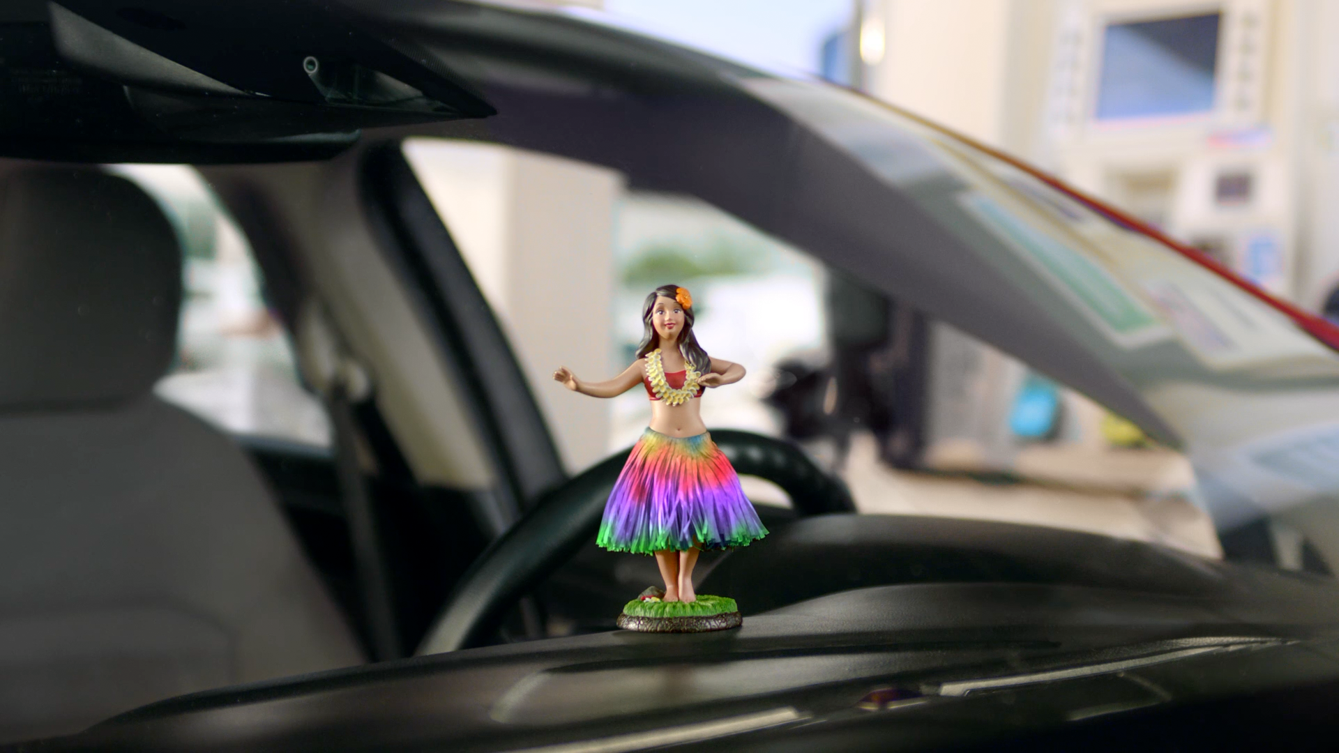 Dashboard Hula Girl ‘Hanna’ Brings Her Sunny Personality to Gas Brand ARCO