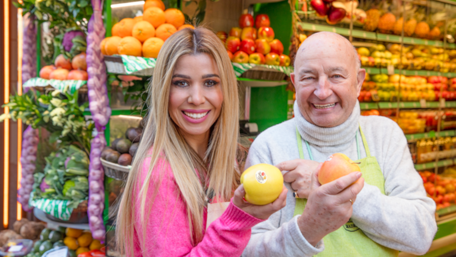 A Spanish Influencer and a Greengrocer Swap Roles to Celebrate Madrid’s Fruit Grower’s Day