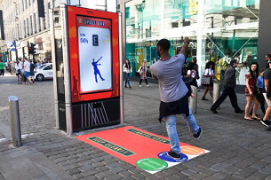 Walkers and AMV BBDO Launch ‘Spell and Go’ Interactive Poster in Manchester