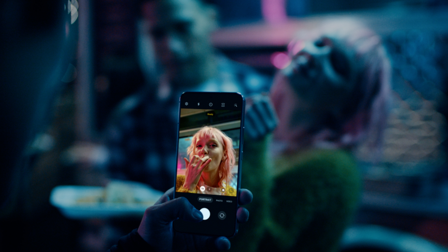 Samsung Makes Nights Epic with Galaxy S22 Series Spot