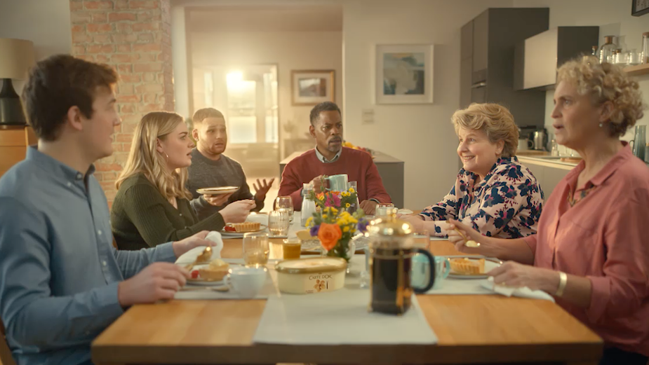 Sandi Toksvig Unexpectedly Drops Round for Pudding in Humourous Carte D'or Spot