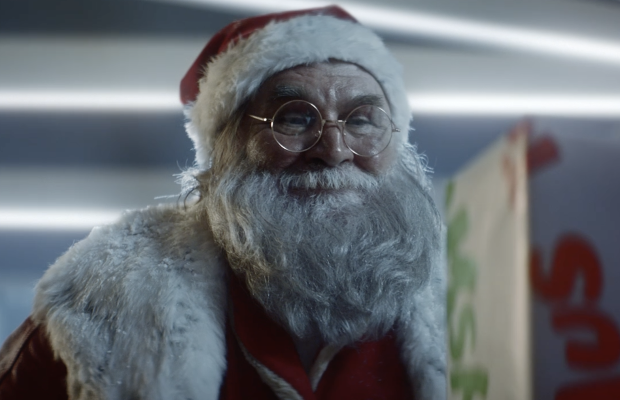 Even Santa Shops at Toys 'R' Us in This Charming Christmas Spot 