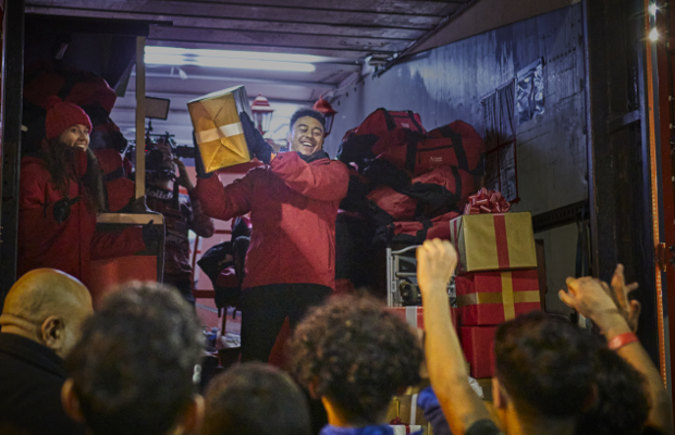 Jesse Lingard Surprises Community Footballers with the Iconic Coca-Cola Christmas Truck 