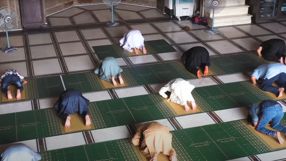 Dettol's Social Distancing Prayer Mat Keeps Mosques Safe from the Spread of Coronavirus