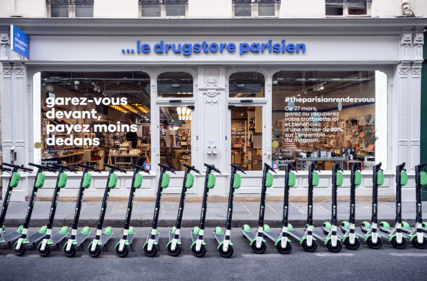 Wunderman Thompson Launches Parisian Rendez-Vous with a Hijacked Scooter Stunt