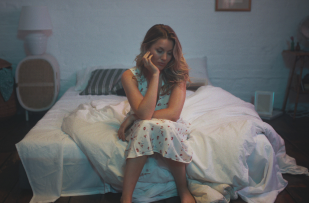 Caggie Dunlop Daydreams about Love in Nostalgic Promo for ‘I Wish You Knew’