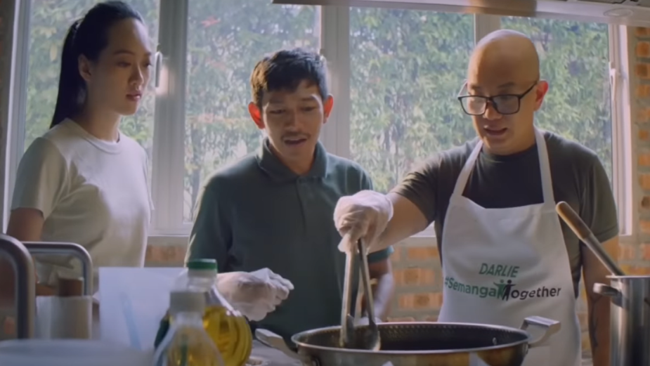 FCB SHOUT Explores ‘The Flavours of Semangat’ with Food Heroes for Darlie