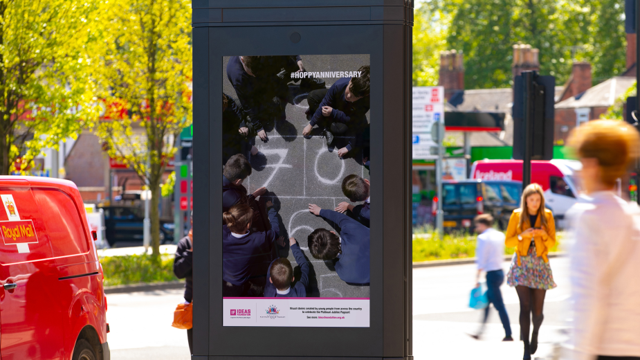 UK Students Celebrate Platinum Jubilee with Digital Outdoor Display of the ‘Commonwealth of Kindness’