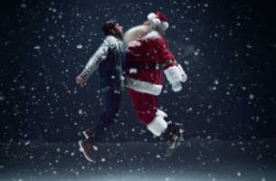 Simon Bird Gives Santa a #MerryChestBump for the Post Office This Christmas
