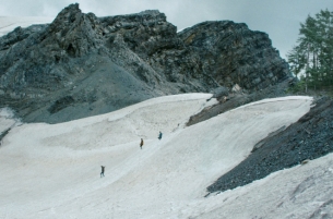 Friends Search for a Secret Ski Resort in Latest Guinness Film