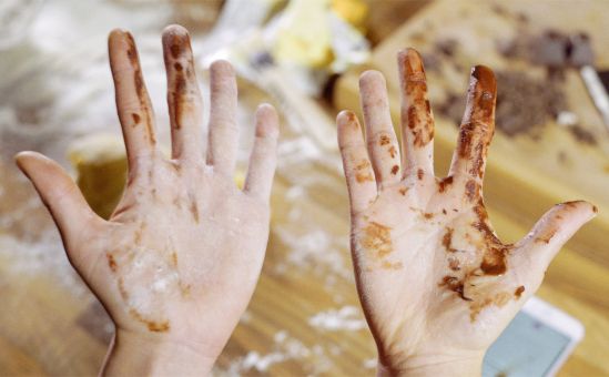Bakers Rejoice! This Touchless App Saves Screens from Mucky Fingers