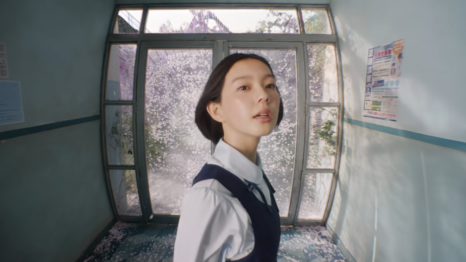 Show Yanagisawa Celebrates the Arrival of Spring In Stunning Spot for Pocari Sweat