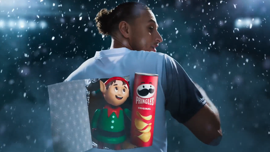 Pringles Pops Open the Festive Season with Christmas and Football Mashup