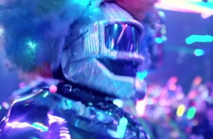 Cap Gun's Tom Haines Shoots Raving Robots in New Expedia Campaign