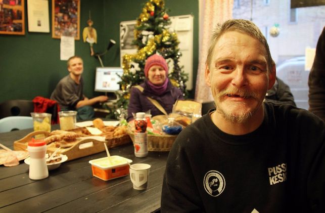 Bob the Robot and Wolt's Homeless Christmas Meal Drive Puts Food on the Table