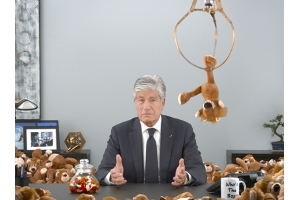Help Maurice Lévy Wrap Up Donations with Dual Screen Interactive Film