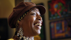 Who Could Have Predicted? Documentary Coming About Famed ’90s TV Psychic Miss Cleo