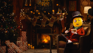 Mr Peanut Brings Festive Flavours to Christmas Nut Bowls in Planters Ad