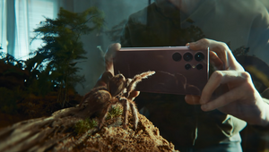 A Little Spider Finds True Love in Samsung Galaxy S22 Ultra Ad
