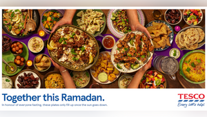 Tesco's Digital Billboards Reveal Ramadan Meals as the Sun Goes Down