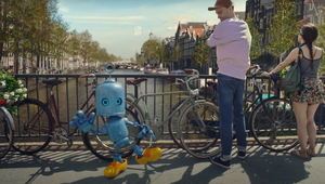 O2’s Little Blue Robot Bubl Shares Weird and Wonderful Holiday Moments in ‘Share My Clogs'