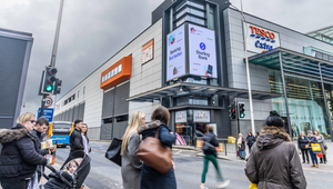 UniLED Develops DOOH Energy and Emissions Report with Open Media, Electric Glue and Starling Bank